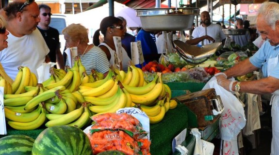 FOOD MARKET WITH FRUIT STAND